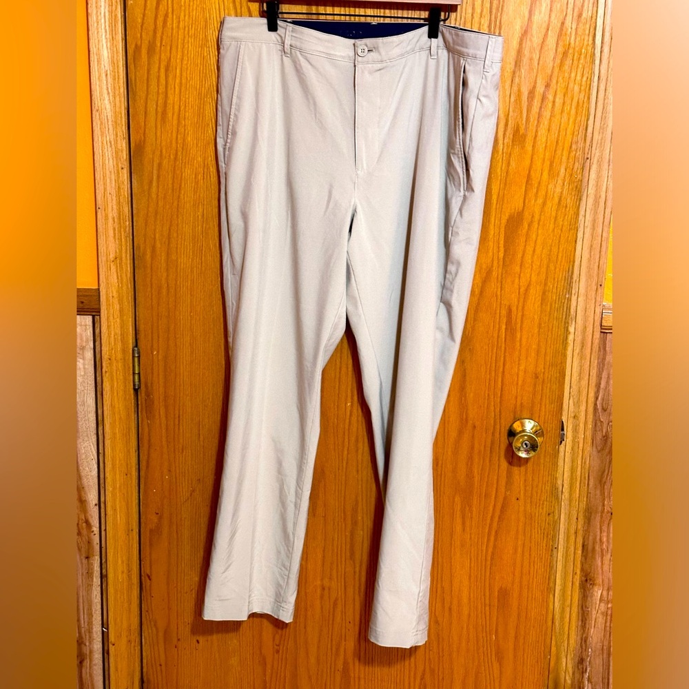 Izod‎ Golf Men's Size 40x32 Classic Flat Front Golf Pants khaki color